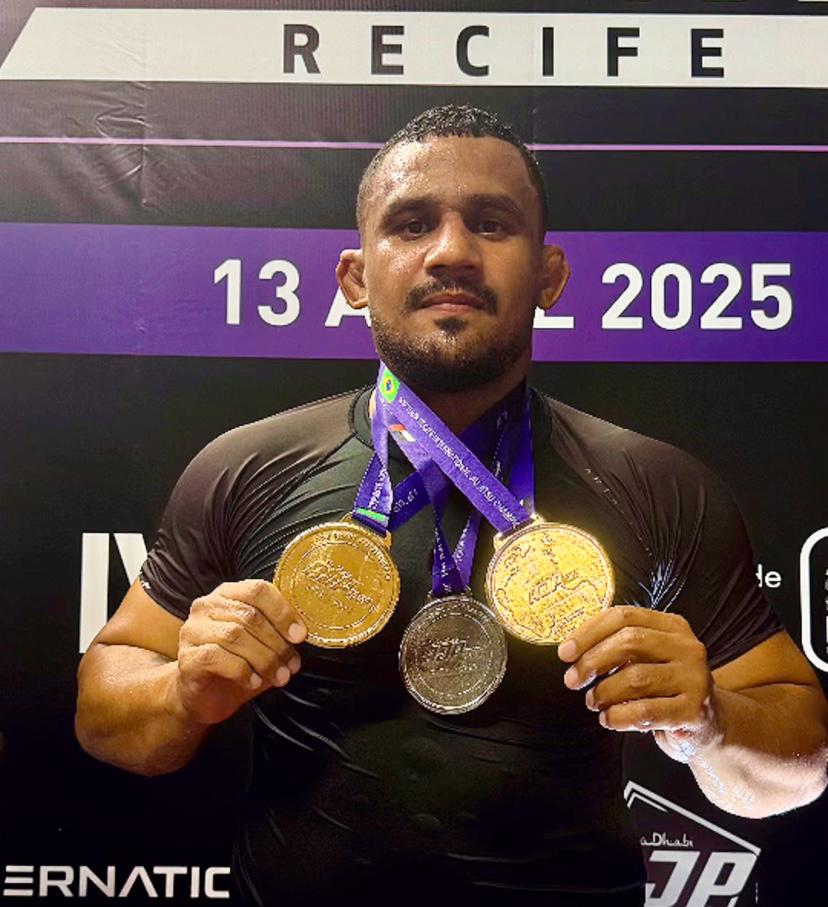 Duas de ouro e uma de prata! Lutador acreano Wendell Barbosa brilha no AJP Tour Recife e dedica medalhas ao povo do Acre